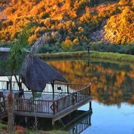 Emahlathini Guest Farm, hotel di Piet Retief