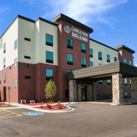 Cobblestone Hotel & Suites Appleton International Airport โรงแรมในNeenah