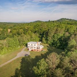 Hill of Content B&B، فندق في Radiant