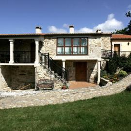 Casa da Botica A Estrada, מלון בOs Casares
