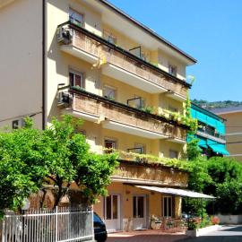Residence Glicini, hotel in Finale Ligure