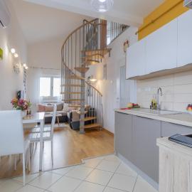 Center Penthouse Apartment - Free Parking