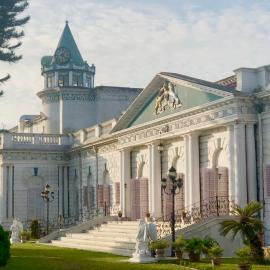 COSSIMBAZAR PALACE OF THE ROYS ( RAJBARI)、Cossimbāzārのホテル