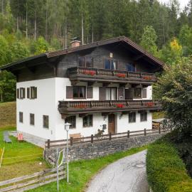 Ferienhaus Höllbacher by we rent, hotel in Bad Gastein