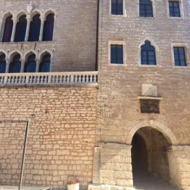 Villa Castel, hotel i Bale