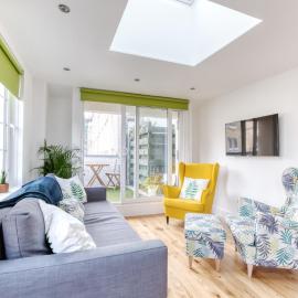 Central Bright 3 Bed Flat with Parking, hotell i Edinburgh