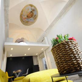 HOLLIDAY CHARMING HOME, hotel in Trento