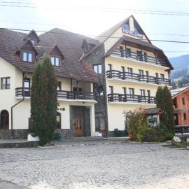 Hotel Cerbul, khách sạn ở Statiunea Borsa