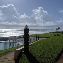 Shoreline Suites & Cabana Cottages – Beachfront
