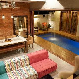 ISLA VILLA 1 amazing waterfall pool house near beach, bars & restaurants, hotel i Mactan