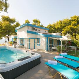 Sani Beach Gallery Villa, your next family vacation! โรงแรมในซานิบีช