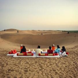 Sunny Desert Camp, hotel en Kūri