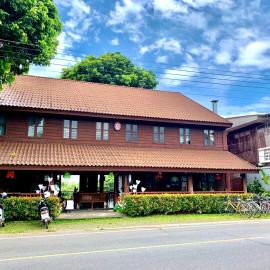 Riverhouse-The Teak House, ξενοδοχείο σε Mae Sariang