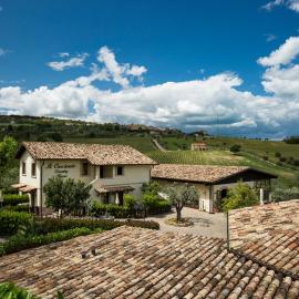 Country House Il Cascinale, hotel v mestu Colonnella