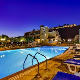 Ionis Hotel โรงแรมในKaravadhos