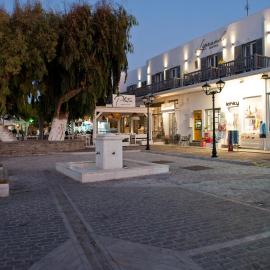 Liprando, hotel u gradu Nausa