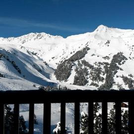 Appartement chaleureux 4-6 pers Chalet Chamois appt H2, hotelli kohteessa Arc 2000