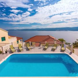 VILLA MASLINA, with private 32m2Pool, panoramic views on 100km coastline, 12 pax, hotel a Lokva Rogoznica