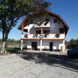 Vila Tadi, хотел в Авриг
