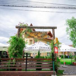 La Pădure Pensiune-Restaurant, מלון בנובאצ'י-סטראיני