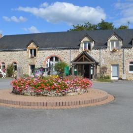 Logis Hôtel Restaurant Relais Du Gué De Selle, hotel in Évron