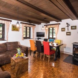 Vacation house KURTOVEC, hotel in Benešov nad Černou