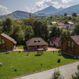 Casutele Din Moisei, hotel em Moisei