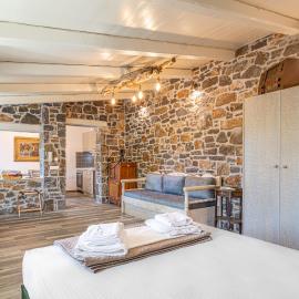 Perachori Boutique Studios، فندق في أنوكيا