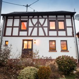 Haus Innerdorf gemütliches Ferienhaus im Taunus, хотел в Pohl