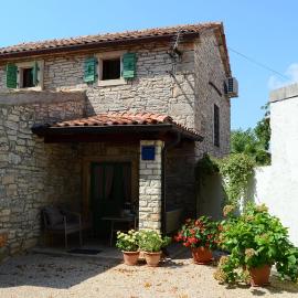 Apartment Duerose, hotel in Buje