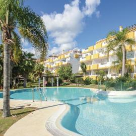 Lovely Apartment In Laguna De Mijas, hotel in Mijas Costa