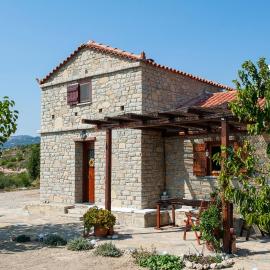 Oceanis cottage house, hotel in Órmos Koumaíïkon