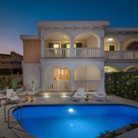 Villa Authentica with Heated Pool: Grebaštica şehrinde bir otel