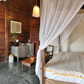 The Artist Cottages, hotel en Morjim
