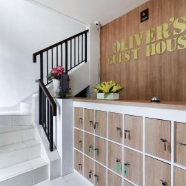 Oliver's Guest House, hotel in Tangerang