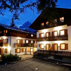 Residence Peniè, hotel a San Vito di Cadore
