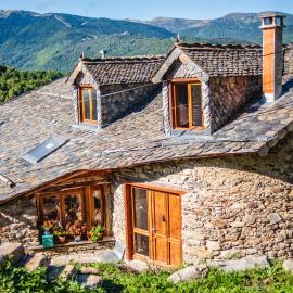 The Dragon Barn - Grenier – hotel w mieście Ascou