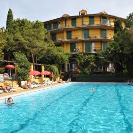 Hotel Palme & Suite: Garda şehrinde bir otel