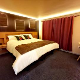 Viesnīca Hotel Mont Suite-Mte. Aguila pilsētā Cabrero