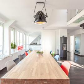 Architektenwohnungen mit Panoramablick bei Köln，位于林德拉尔的酒店
