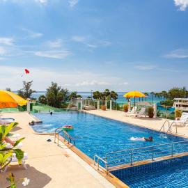 Baumancasa Beach Resort, hotel in Karon Beach
