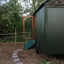 Glamping Malvern shepherd hut, hotel in Malvern Link