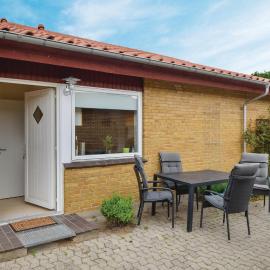 Cozy Apartment In Sønderborg With Wifi, hotel u gradu Senderborg