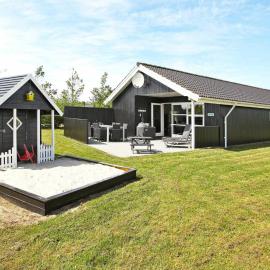 8 person holiday home in Tarm-By Traum, viešbutis mieste Fjerbæk