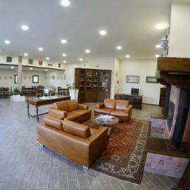 Hotel Il Casale Verde Resort، فندق في ساسوولو