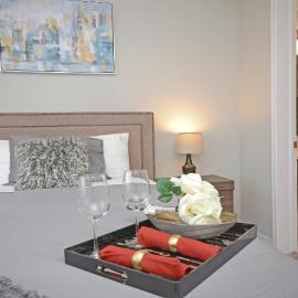 Royal Stays Townhome Collection - 3 Bedroom Townhome in Oakville, hotel in Oakville