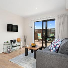 Luxury Stay - Parrot Nest - Brand New, hotel in Tauranga
