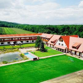 Dvůr Perlová voda, hotell i Budyně nad Ohří