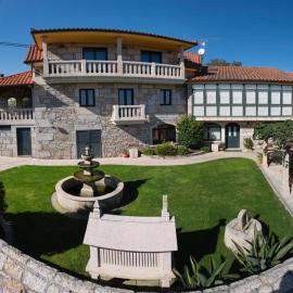 Apartamentos Río Sil-Casa Rural en Sober- Ribeira Sacra, хотел в Bolmente
