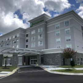 Holiday Inn & Suites - Fayetteville W-Fort Bragg Area by IHG, hótel í Fayetteville